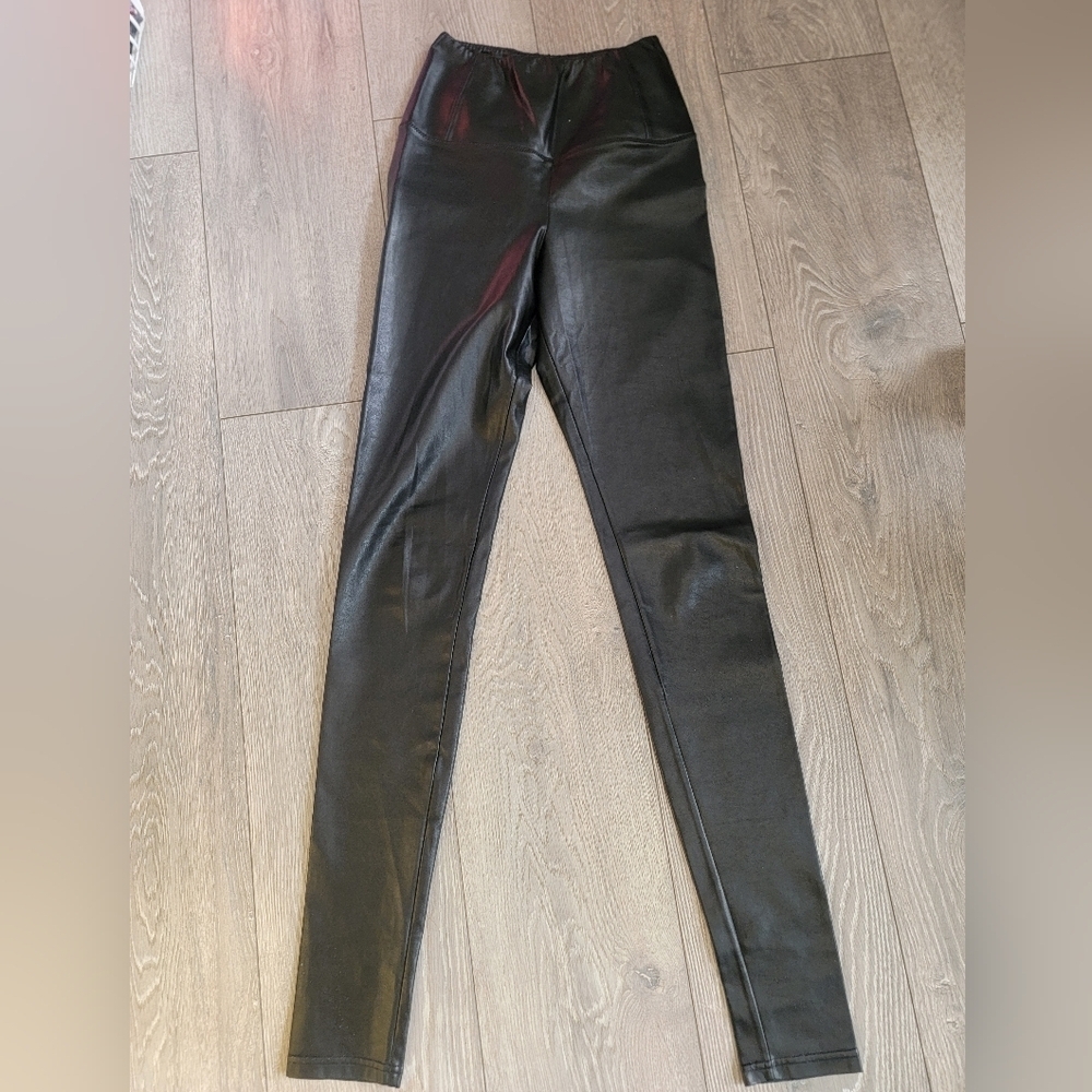 Wilfred Free Vegan Leather Leggings